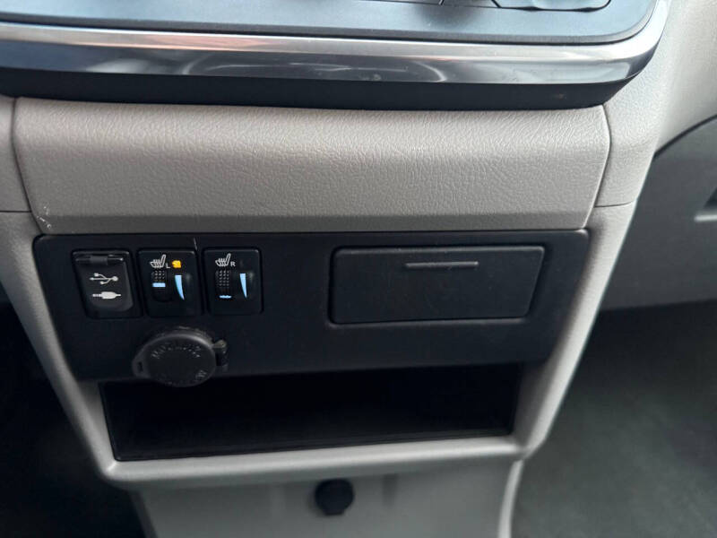 2017 Toyota Sienna XLE Premium 7-Passenger