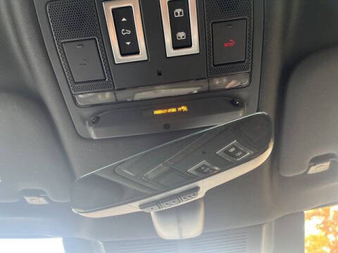 2025 Land Rover Defender 90 P400 X-Dynamic SE