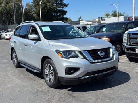 2017 Nissan Pathfinder S