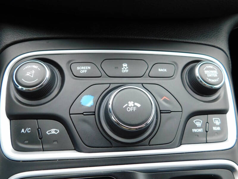 2017 Chrysler 200 Touring