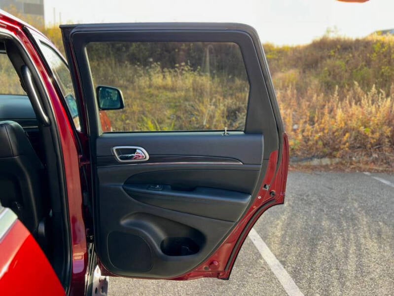 2019 Jeep Grand Cherokee Limited photo 15