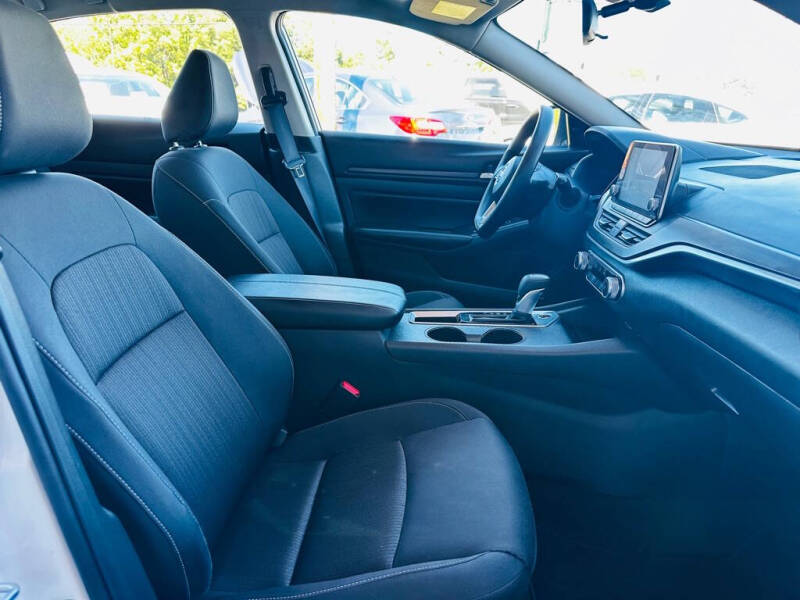 2025 Nissan Altima 2.5 SV