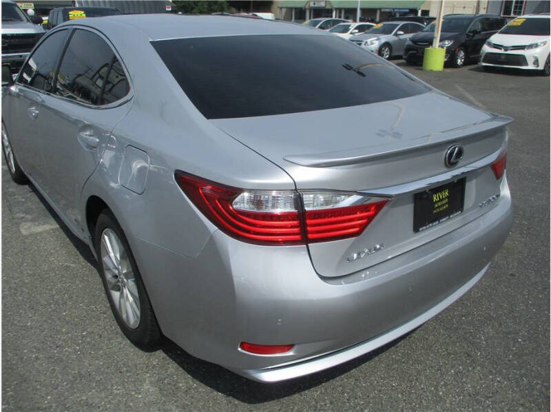 2015 Lexus ES 300h