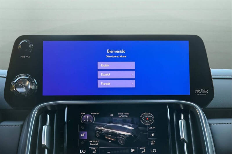 2025 Lexus LX 700h F SPORT Handling