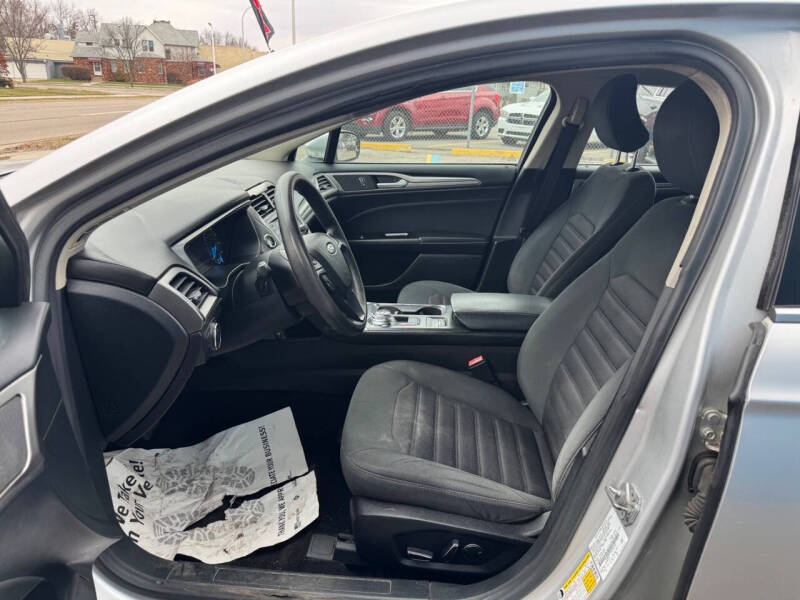 2017 Ford Fusion SE