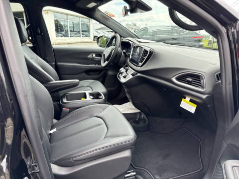 2026 Chrysler Voyager LX