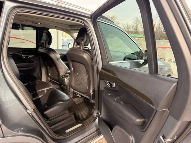 2018 Volvo XC90 T6 Momentum