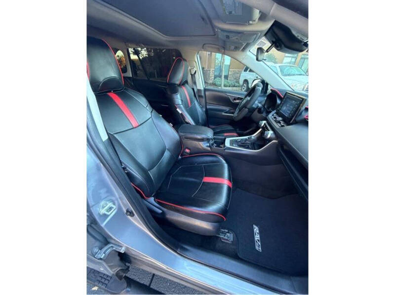 2019 Toyota RAV4 Hybrid XLE