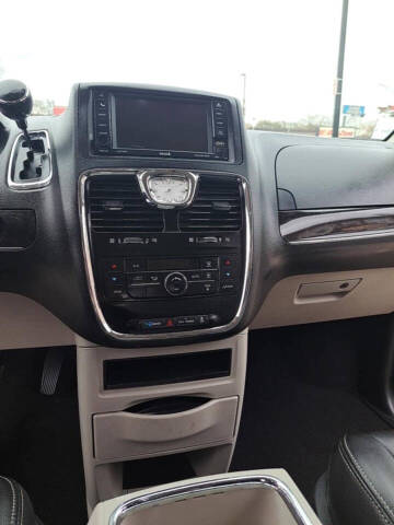 2013 Chrysler Town and Country Touring