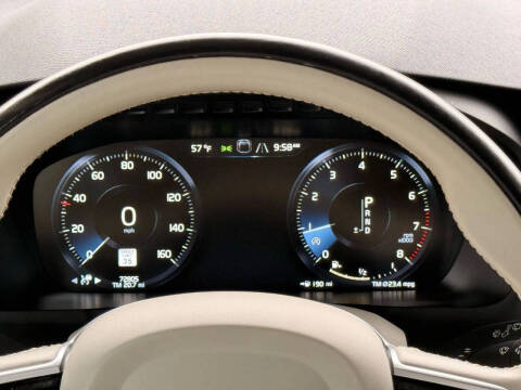 2020 Volvo XC90 T6 Momentum 6-Passenger