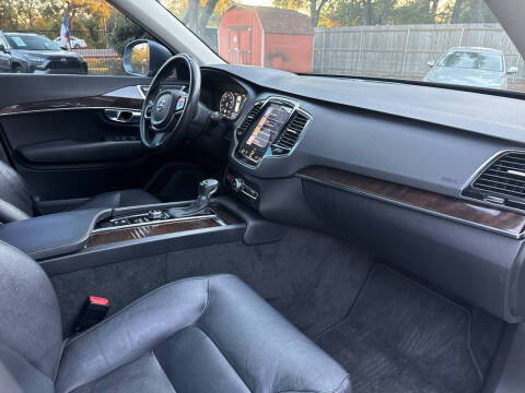 2017 Volvo XC90 T5 Momentum