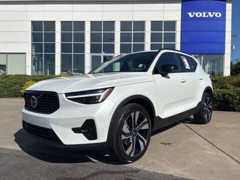 2024 Volvo XC40 B5 Plus Dark Theme