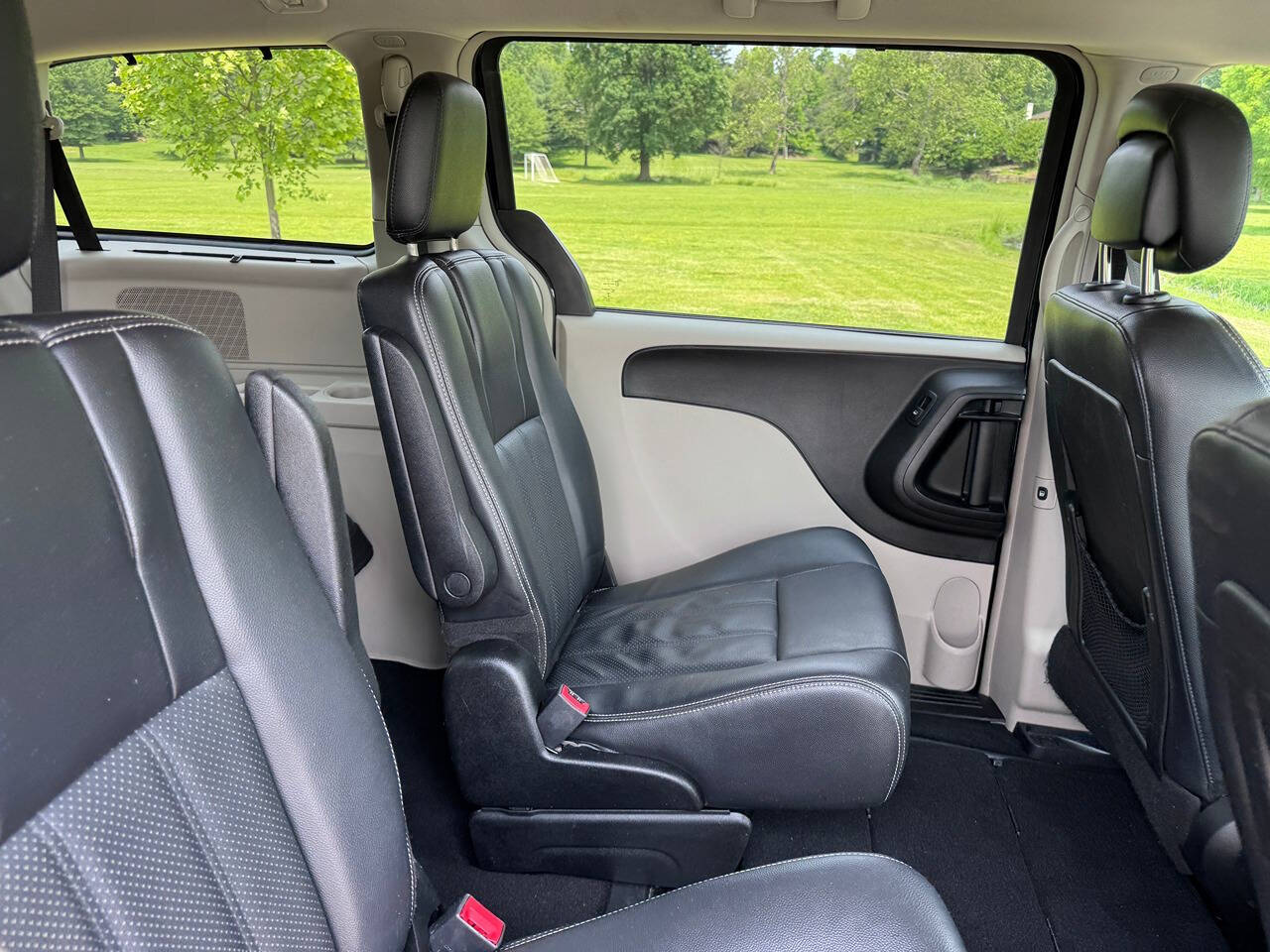 2014 Chrysler Town and Country 15