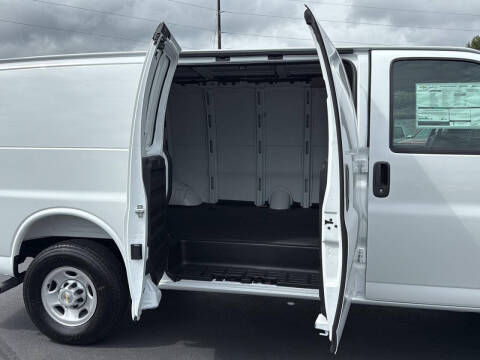 2025 Chevrolet Express 2500