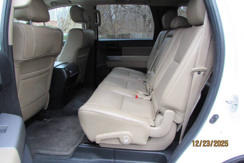 2013 Toyota Sequoia SR5