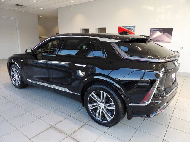 2024 Cadillac LYRIQ Luxury 2