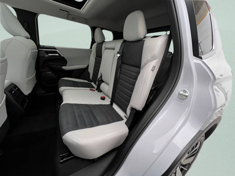 2026 Mitsubishi Outlander SE