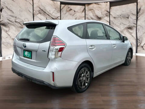 2015 Toyota Prius v Three