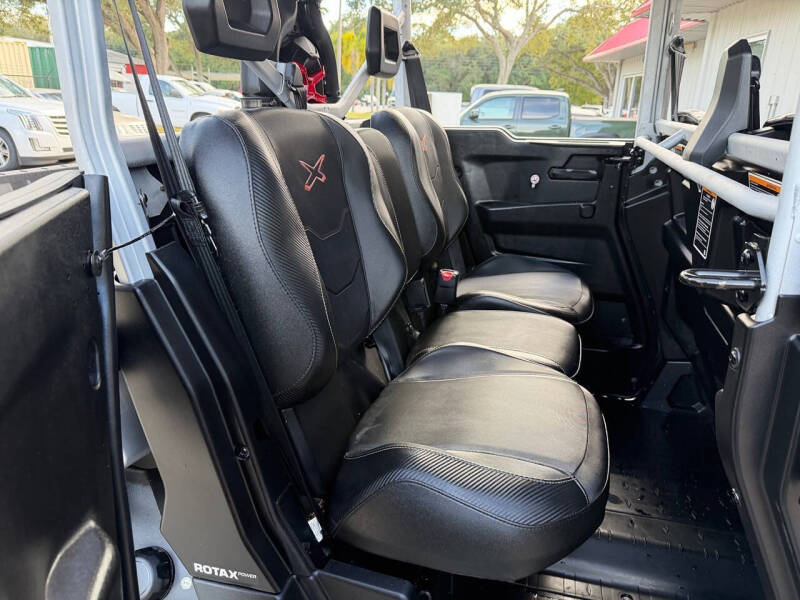 2024 Can-Am Defender Max X MR With Half Do