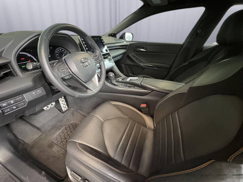 2022 Toyota Avalon Hybrid XSE Nightshade