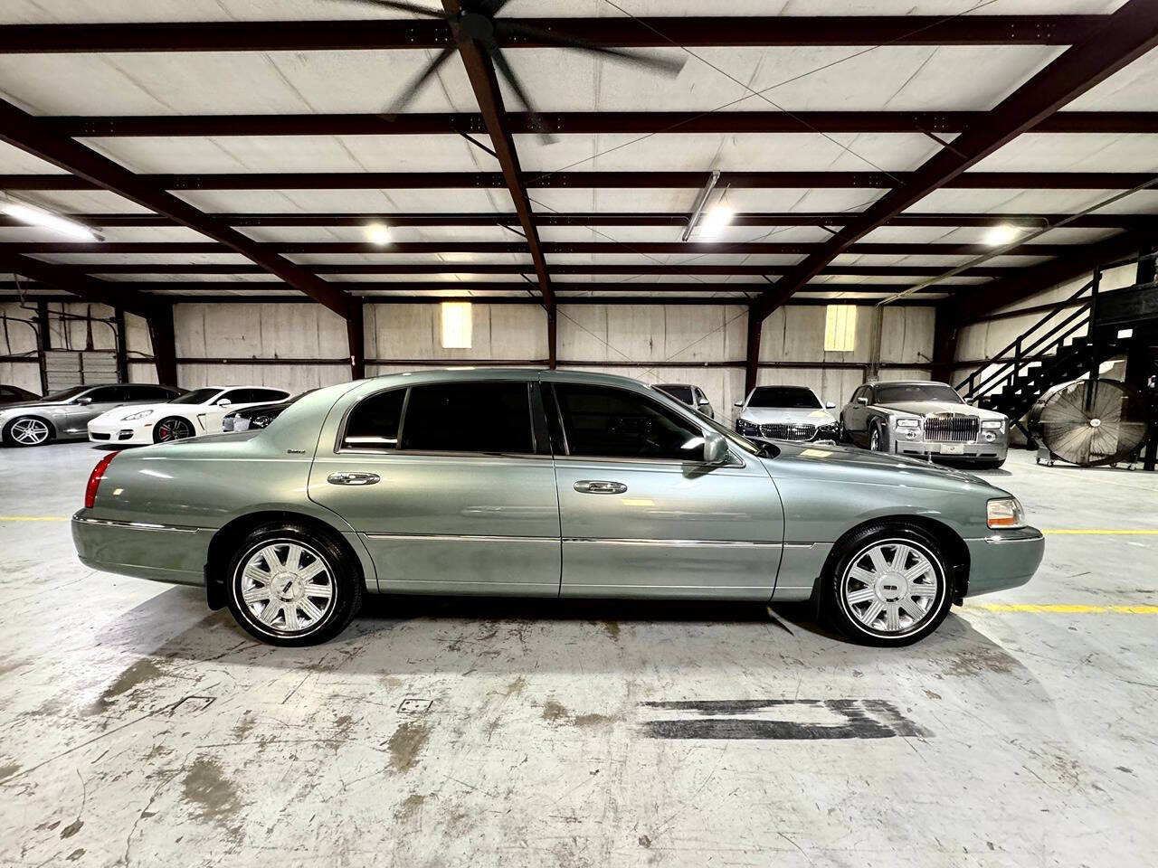 2004 Lincoln Town Car for sale at Carnival Car Company in Victoria, TX