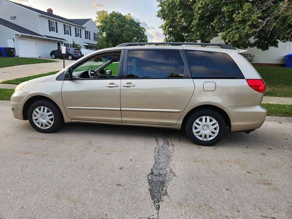 2007 Toyota Sienna for sale at Sara Auto Mall, LLC in Cleveland, OH