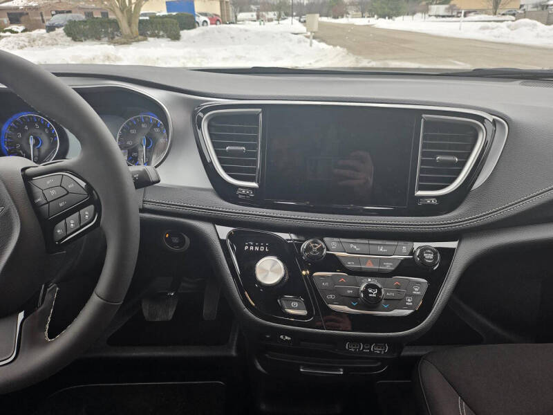 2024 Chrysler Pacifica Touring