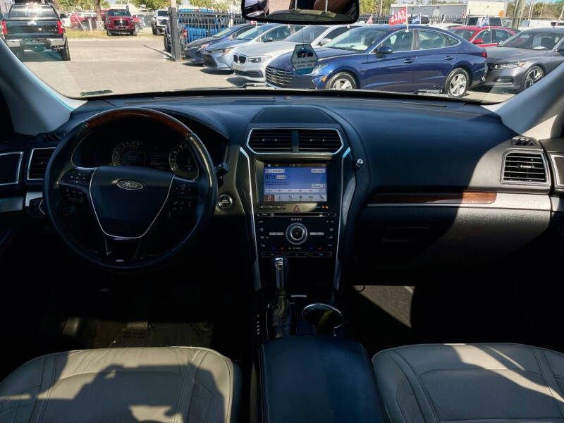 2017 Ford Explorer Platinum