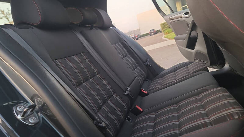 2011 Volkswagen GTI Base PZEV