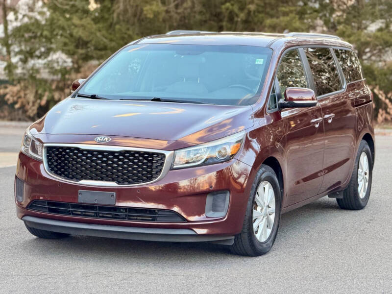 2017 Kia Sedona LX's photo