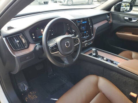 2023 Volvo XC60 B5 Plus Dark Theme