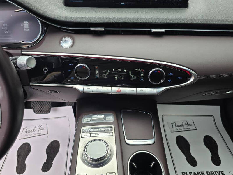 2023 Genesis GV70 2.5T Standard