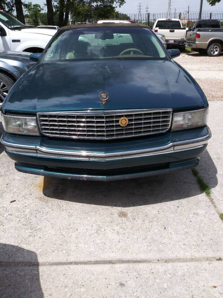 Black 1995 Cadillac DeVille Base 4dr Sedan 2