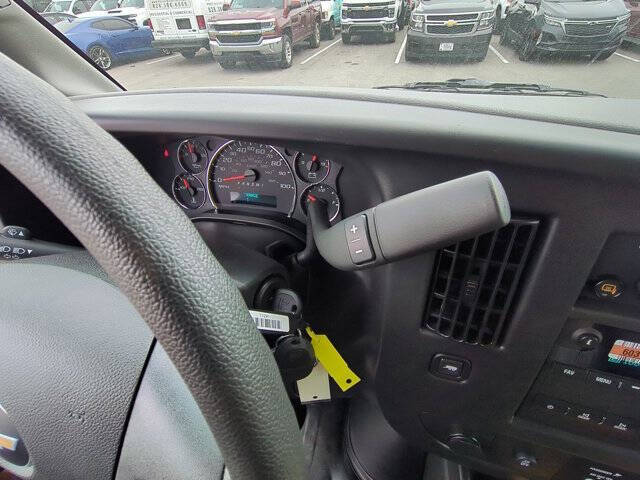 2025 Chevrolet Express 2500