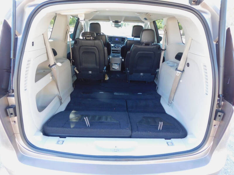 2017 Chrysler Pacifica Touring-L