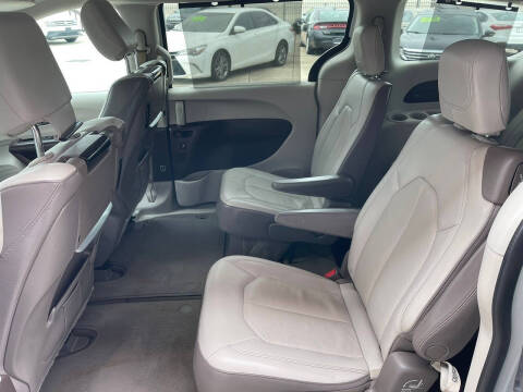 2017 Chrysler Pacifica Touring-L Plus