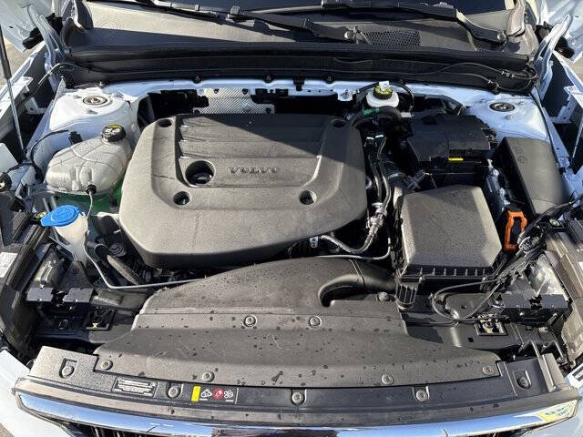 2025 Volvo XC40 B5 Core Bright Theme