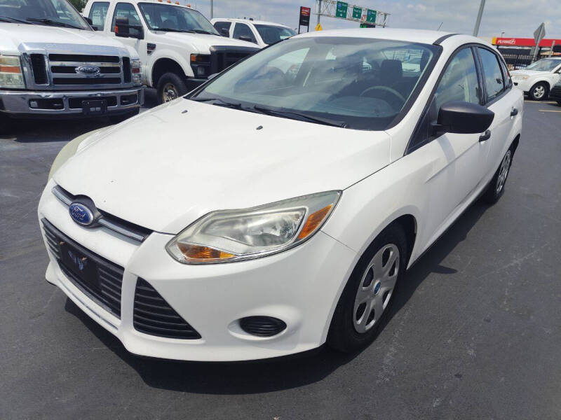 2012 Ford Focus Sedan S's photo