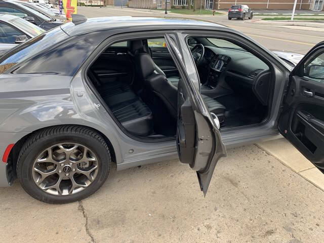 2017 Chrysler 300