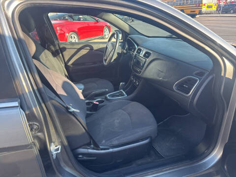 2013 Chrysler 200 Touring