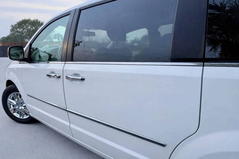 2010 Chrysler Town and Country Limited