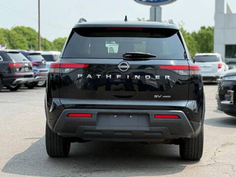 2022 Nissan Pathfinder SV