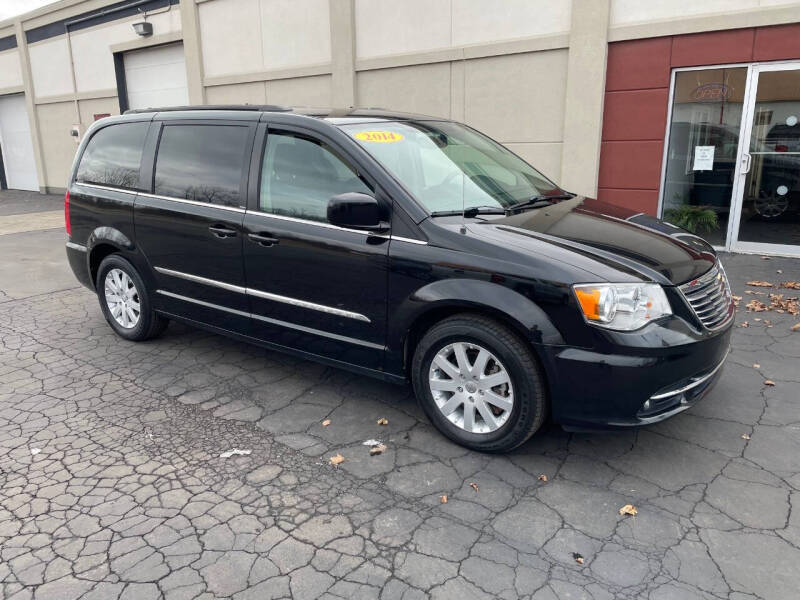 Chrysler Town & Country's photo