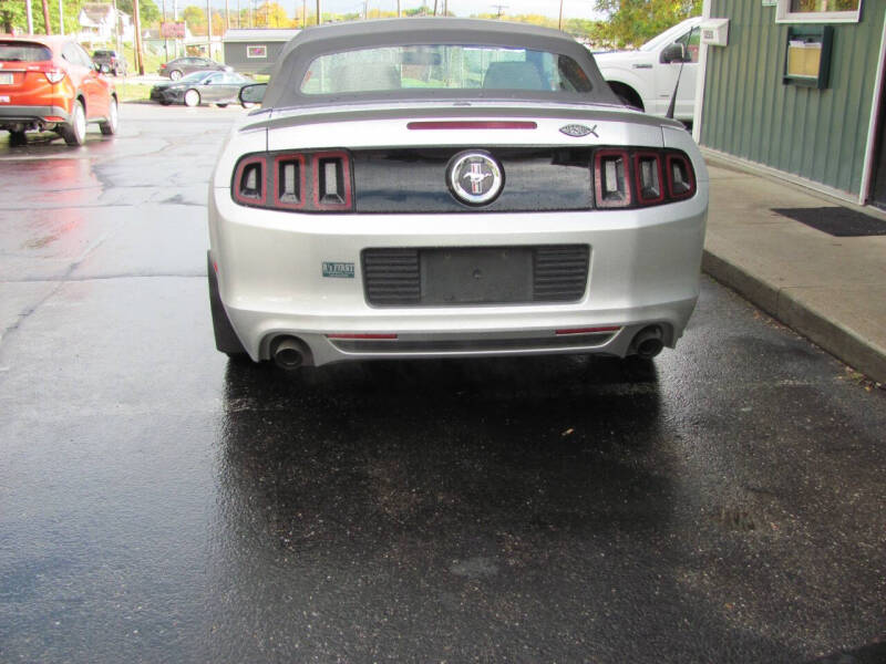 2013 Ford Mustang V6 Premium photo 8