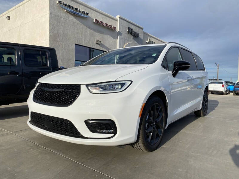 2023 Chrysler Pacifica Limited's photo