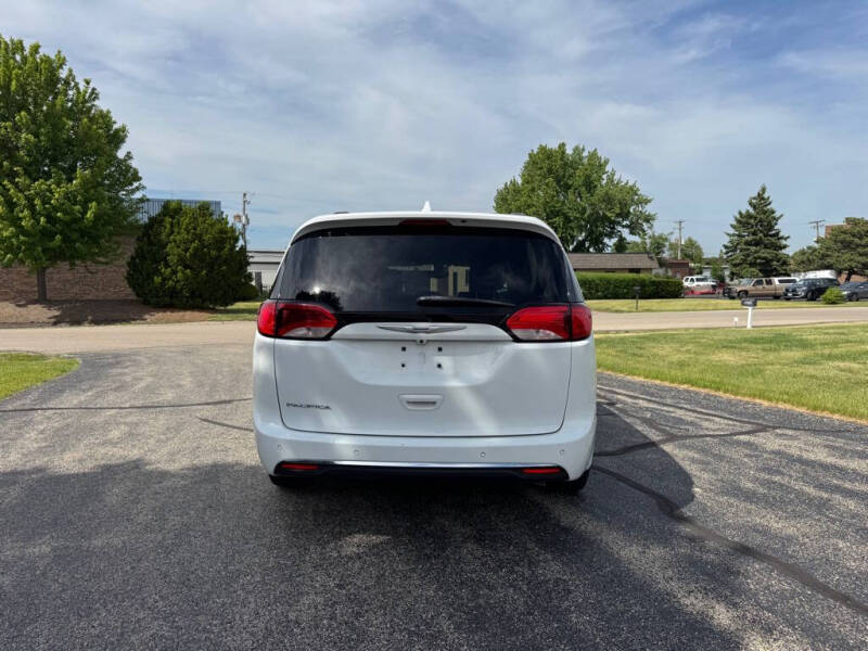 2017 Chrysler Pacifica Touring-L