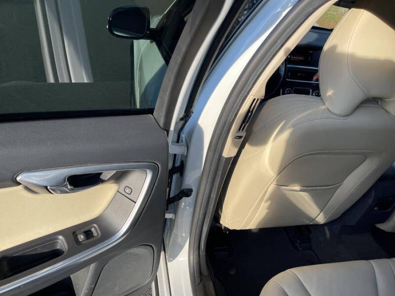 2015 Volvo V60 Cross Country T5