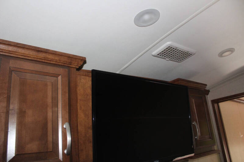 2016 Forest River Cardinal 325RL