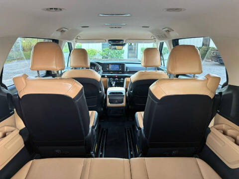 2024 Kia Carnival LX