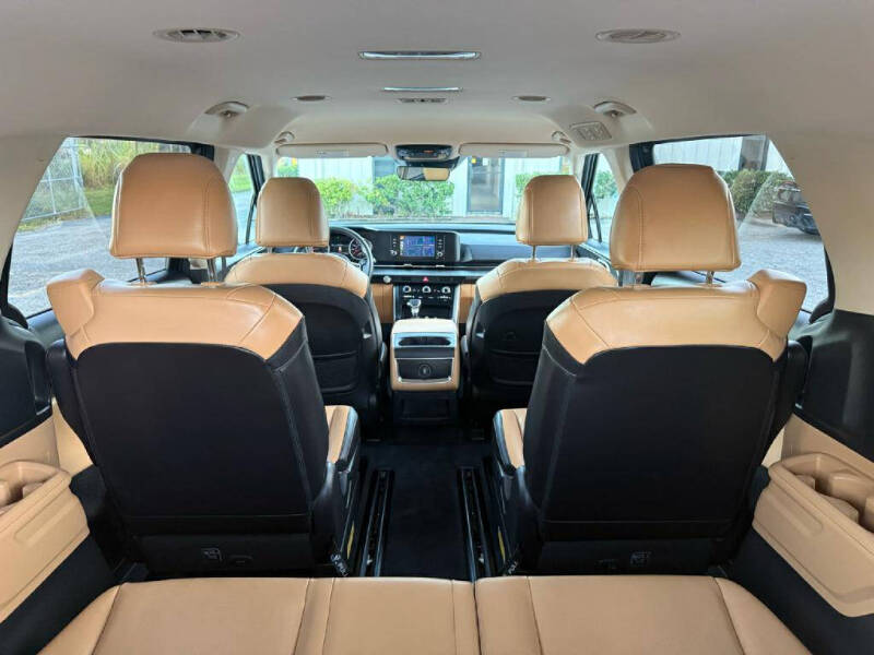 2024 Kia Carnival LX